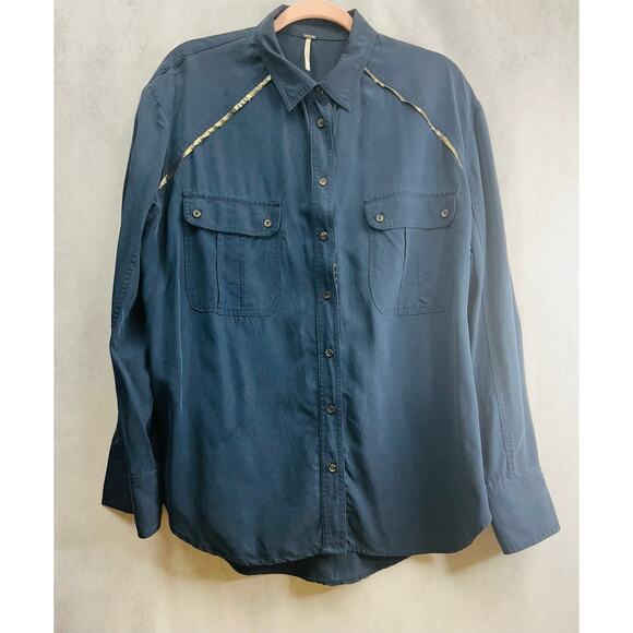 Free People Women Off Campus Metallic Detail Navy Button Up Shirt Size L… - Picture 4 of 11